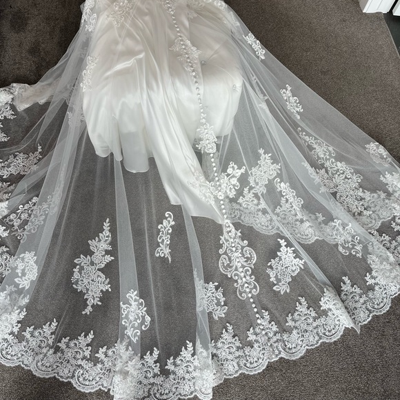 Madison Couture Wedding Dress - Picture 8 of 14